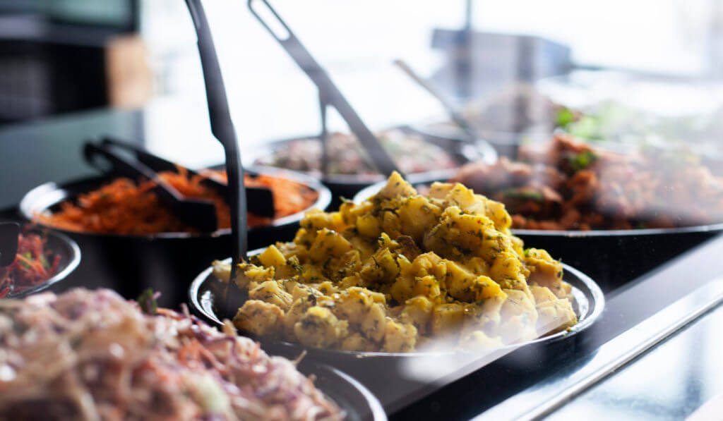 vegetables into bowls to be served